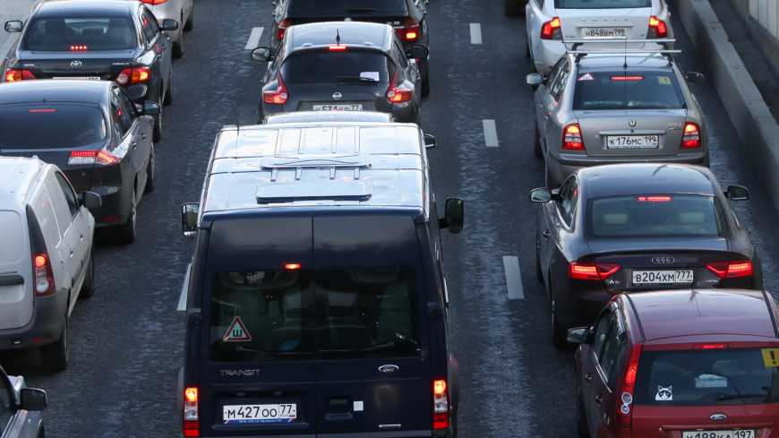 Дептранс призвал москвичей быть аккуратными на дорогах в жару
