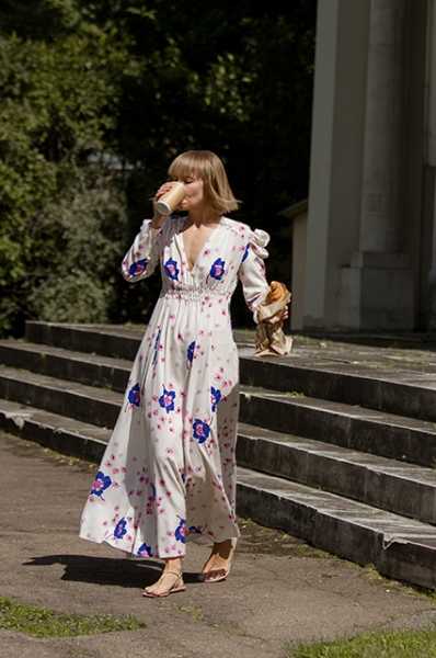 Экоткани и принты: выбираем в лукбуках летние платья для отдыха и городской жизни