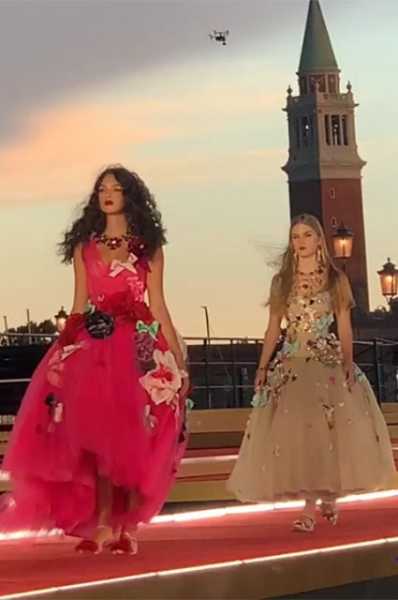 Дочери Моники Беллуччи, Хайди Клум, Кристиана Бейла и Пи Дидди приняли участие в показе Dolce & Gabbana в Венеции