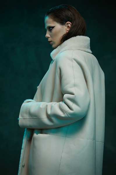 Оригинальные модели из денима и пальто, как у Паулины Андреевой: смотрим новые лукбуки осенне-зимних коллекций