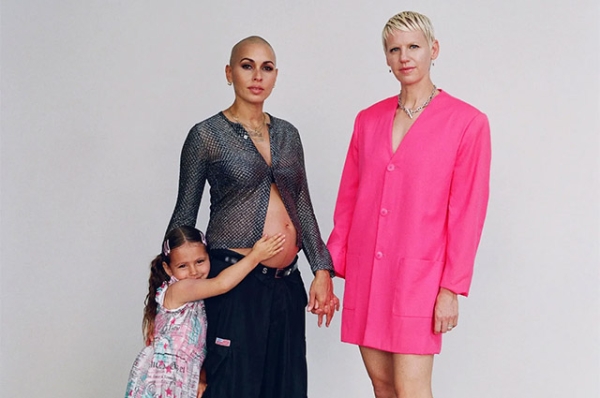 Пара из Нью-Йорка рассказала Vogue, как сохранить стиль во время беременности и приучать детей к винтажу