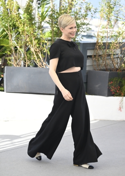 Канны-2022: беременная Мишель Уильямс посетила премьеру фильма "Появление"