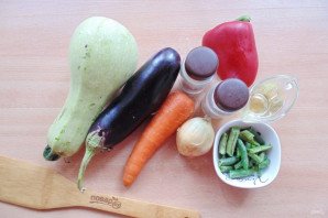 Кабачки тушеные с овощами и перцем